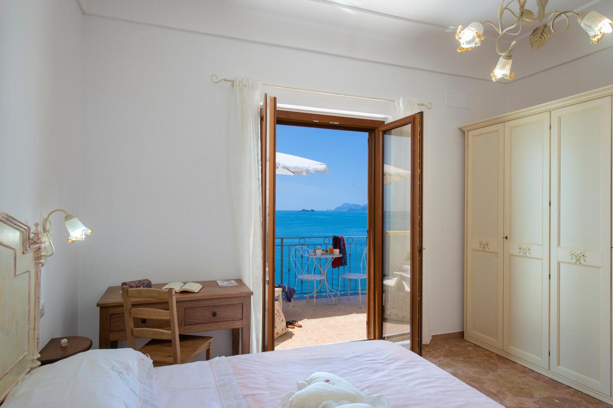 Apartament Casa Olga, Un Affaccio Sul Mare !! Praiano Zewnętrze zdjęcie